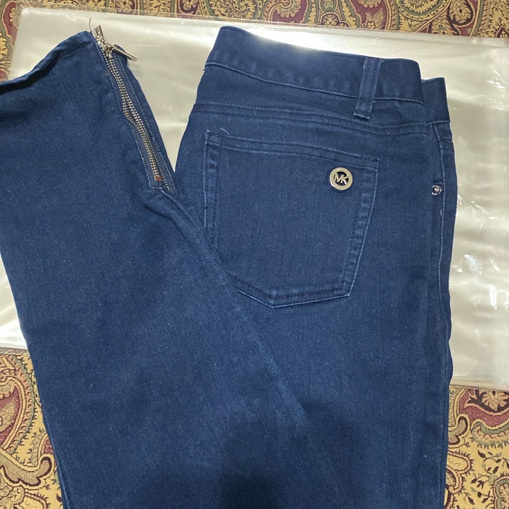 Michael Kors skinny jeans w/zipper on bottom sz 8